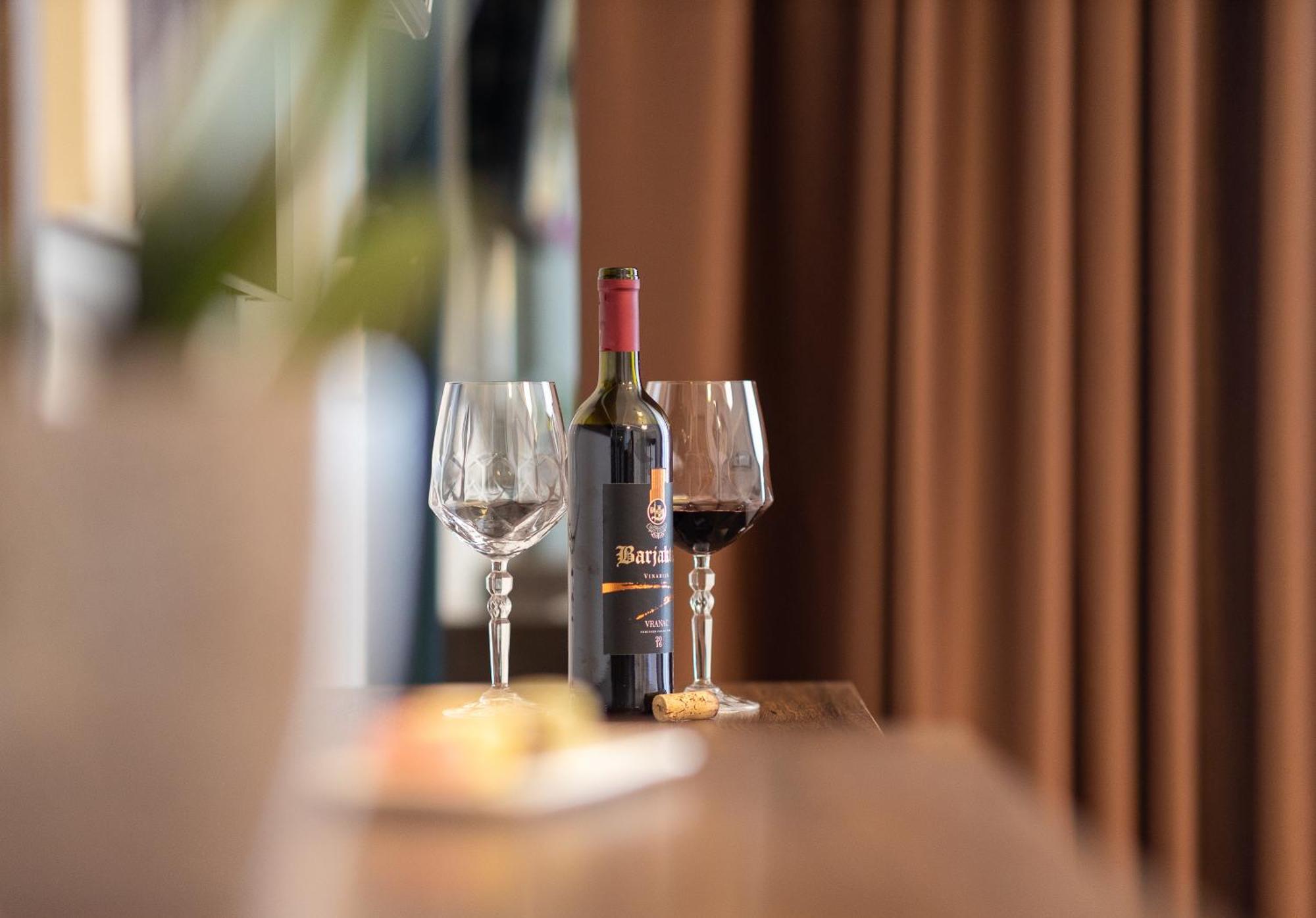 Barjaktar - Luxury Suites&SPA Ulcinj Bagian luar foto