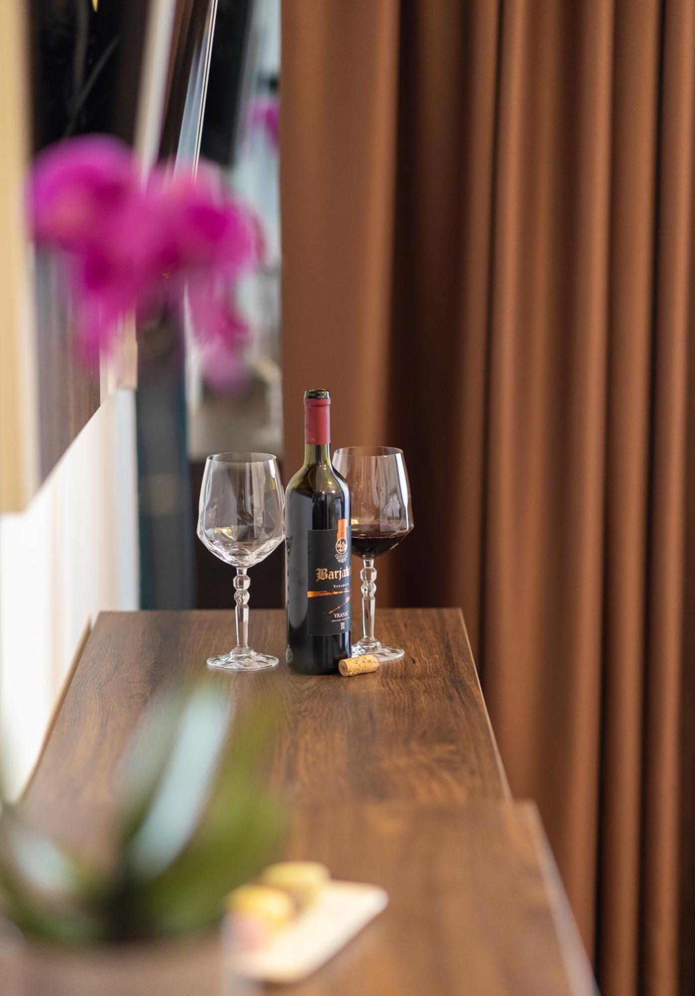 Barjaktar - Luxury Suites&SPA Ulcinj Bagian luar foto